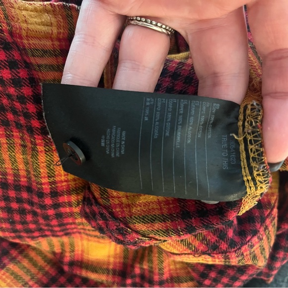 Volcom Women’s Orange/red flannel - Picture 2 of 4